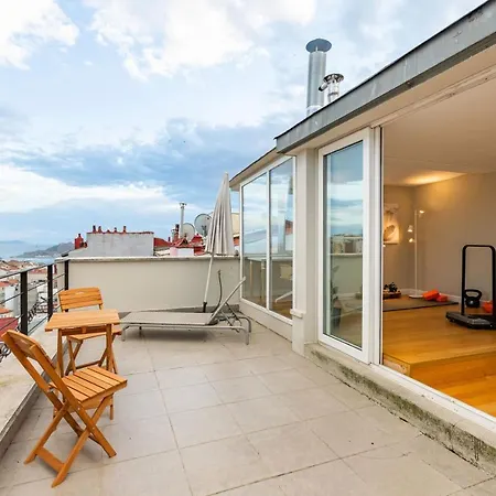Mesmerizing Flat With Bosphorus View In Beyoglu