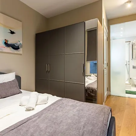 Mesmerizing Flat With Bosphorus View In Beyoglu *